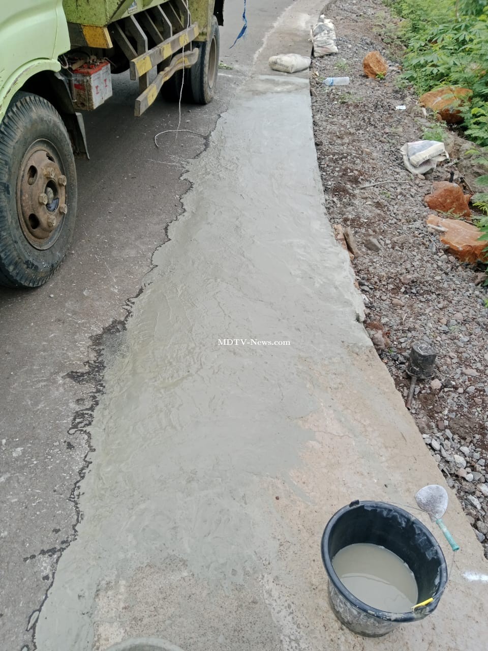 Ruas Jalan Puor - Wulandoni dikerjakan oleh CV. Vima Karya Bukan PT. Trans Lembata 