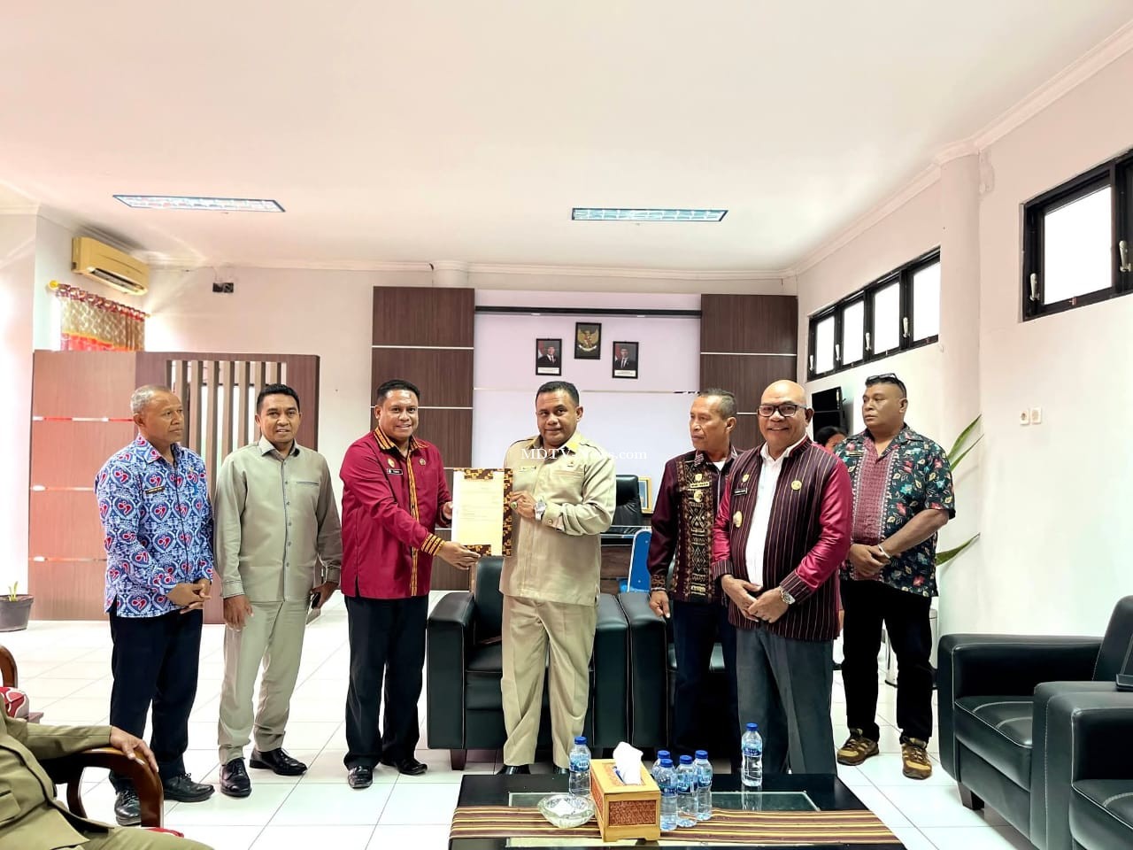 Pemkab Lembata Terima Sertifikat Hak Pakai Sekolah Rakyat