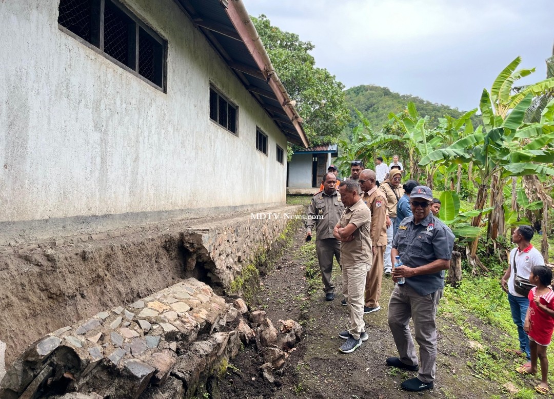 Wabup Nasir Tinjau Kerusakan Talut Penahan SDS Katolik Lamanunang, Tindak Cepat Tangani Dampak Cuaca Ekstrem