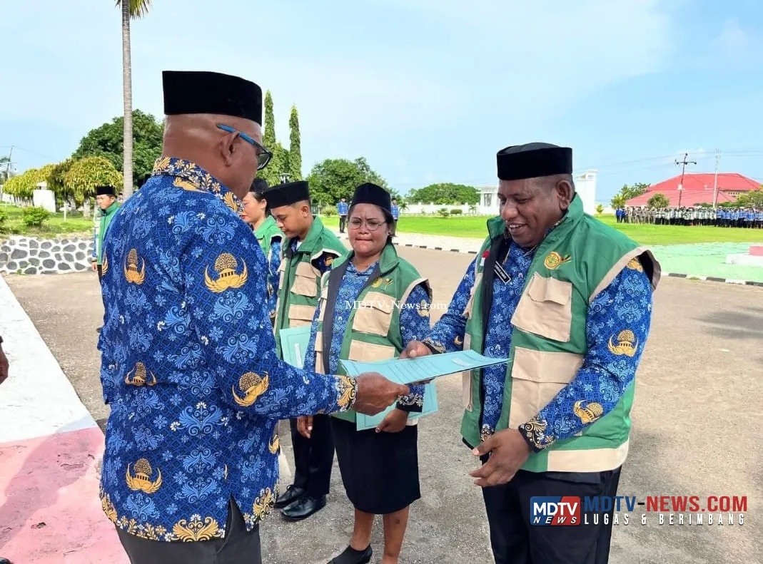 Bupati Lembata serahkan SK CPNS dan pengalihan status ASN pada apel kesadaran