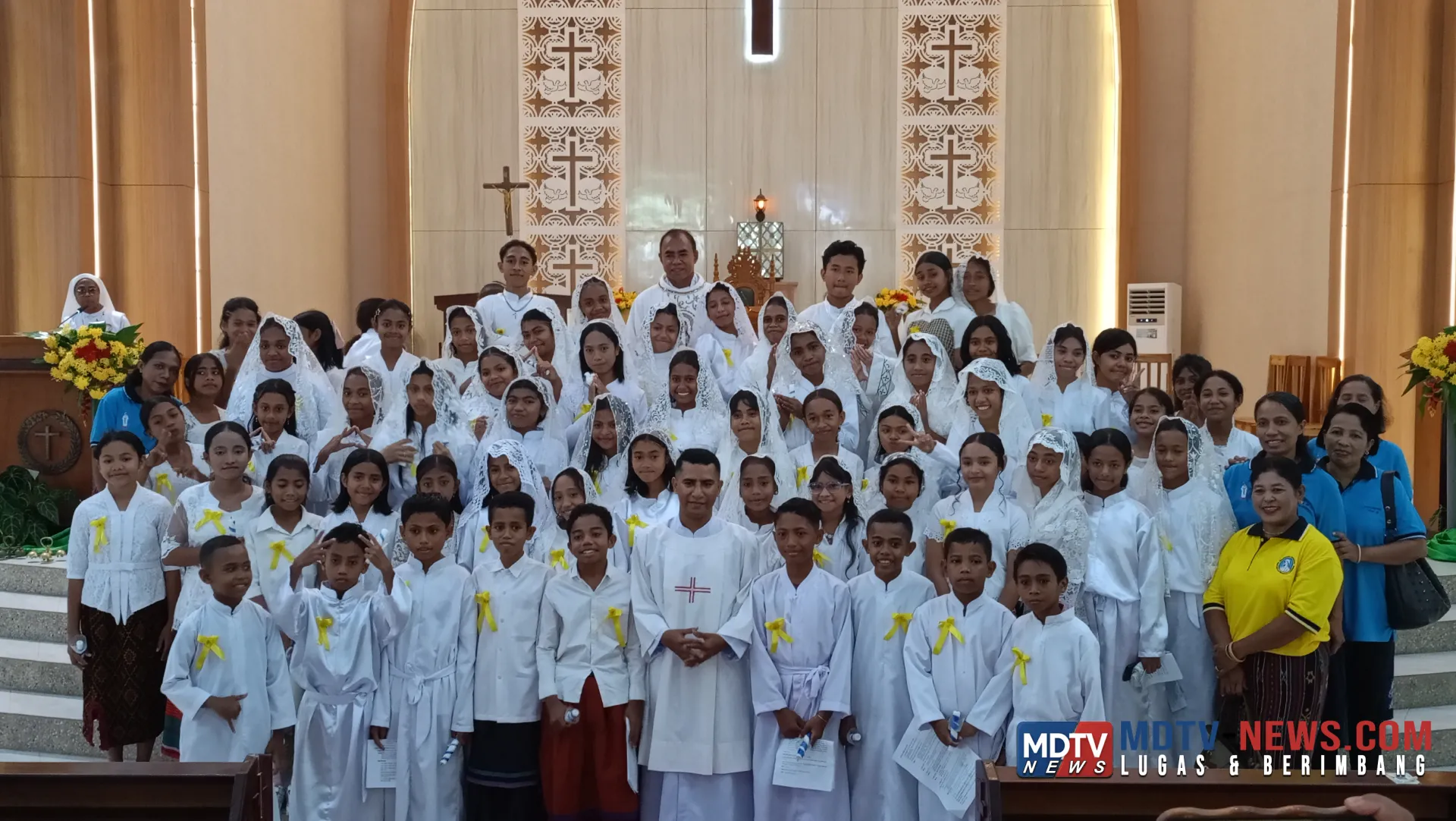 Bertepatan dengan Hari Minggu Misi Sedunia ke-100, Paroki Lewoleba Resmi Lantik 53 Misdinar