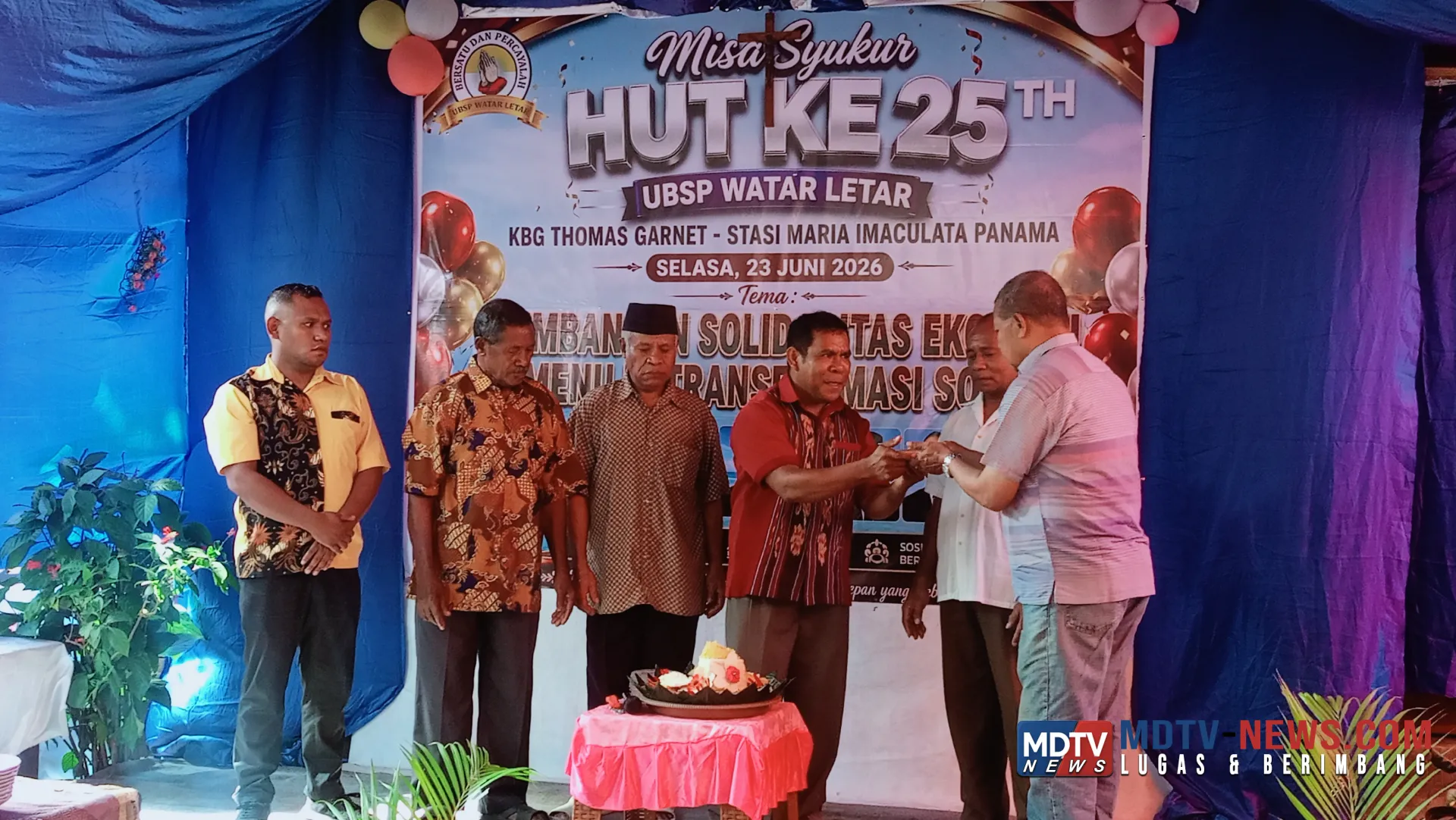 Potong Tumpeng HUT ke-25 UBSP Watar Letar, Stanislaus Tawe Terharu Kenang Jasa Para Pendiri