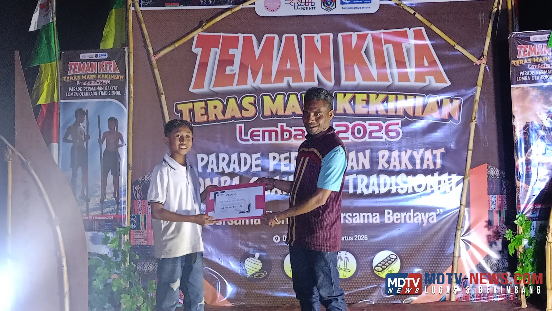 Desa Dulitukan Catat Sejarah, Permainan Rakyat Digelar di Atas Panggung