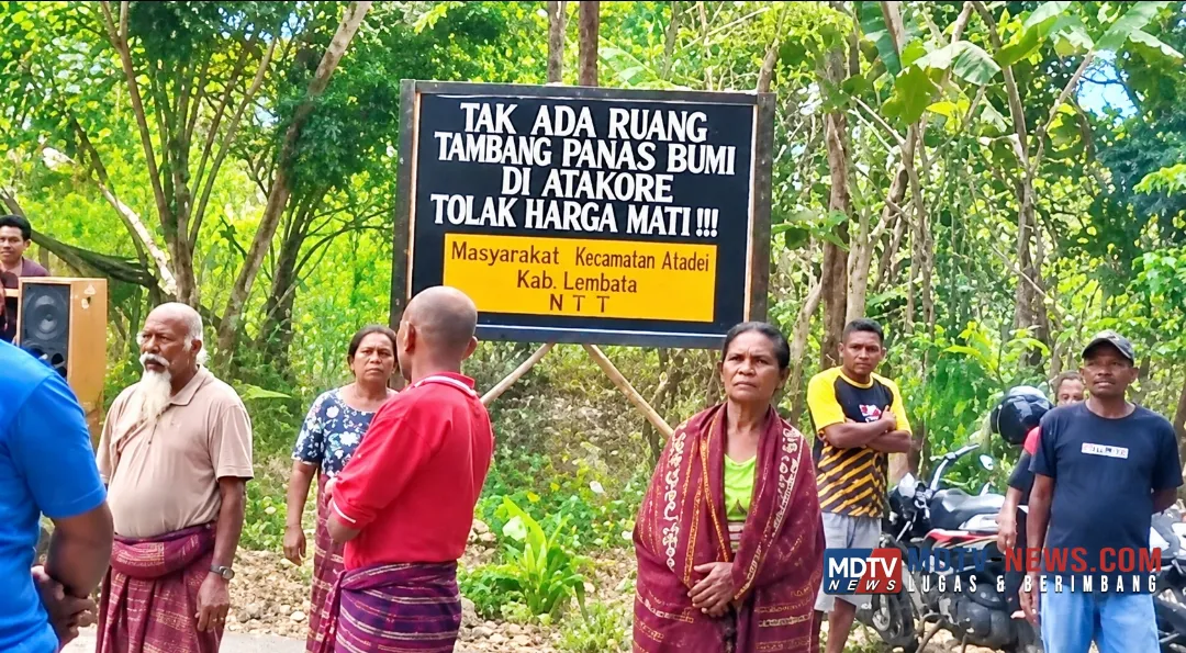 Warga Blokade Jalan Tolak Sosialisasi PLTP Atadei, Rombongan Bupati Lembata Terpaksa Putar Balik