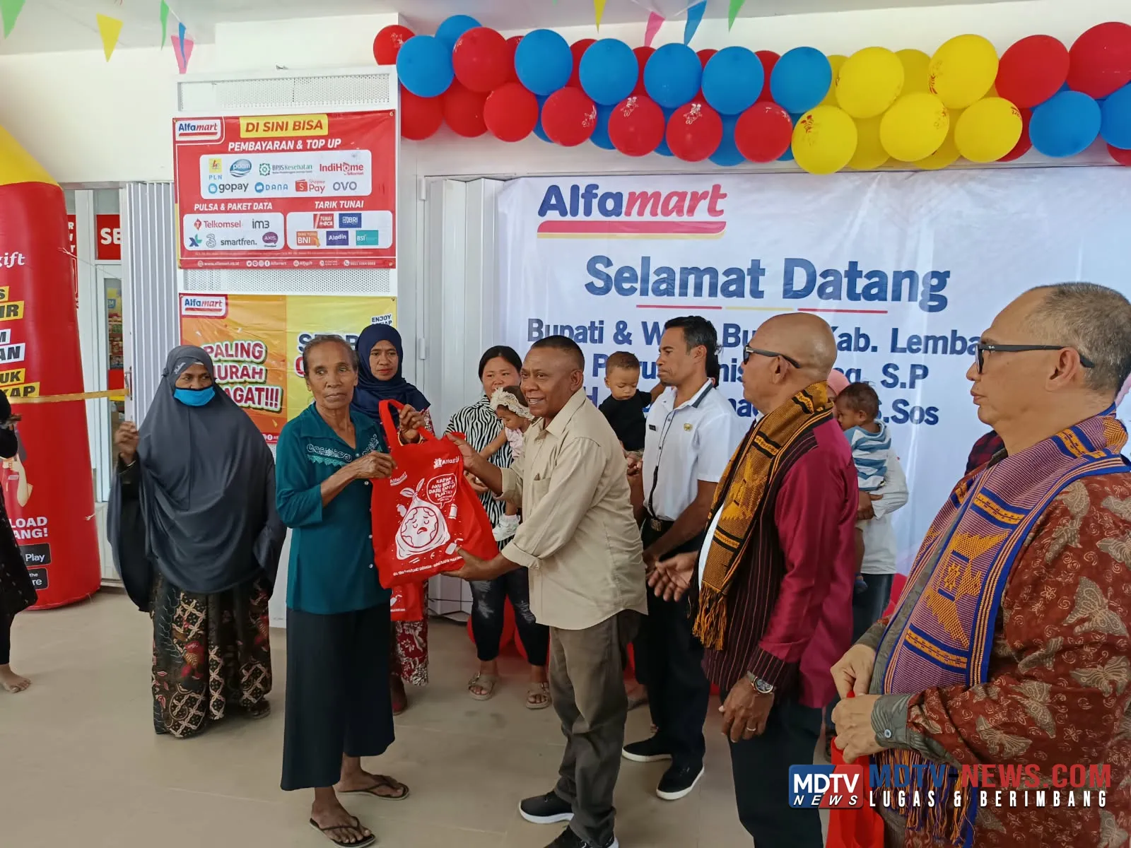 Grand Opening Alfamart Pertama di Lembata, 100 Balita Terima Bantuan Telur untuk Cegah Stunting